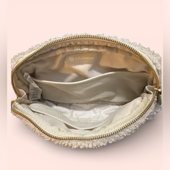 Lululemon Everywhere Fleece Belt Bag Natural Ivory Trench EUC - Picture 8 of 12